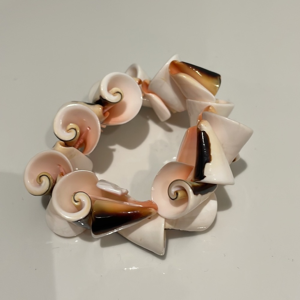 Handmade Conch Shell Bracelet - Picture 3 of 3